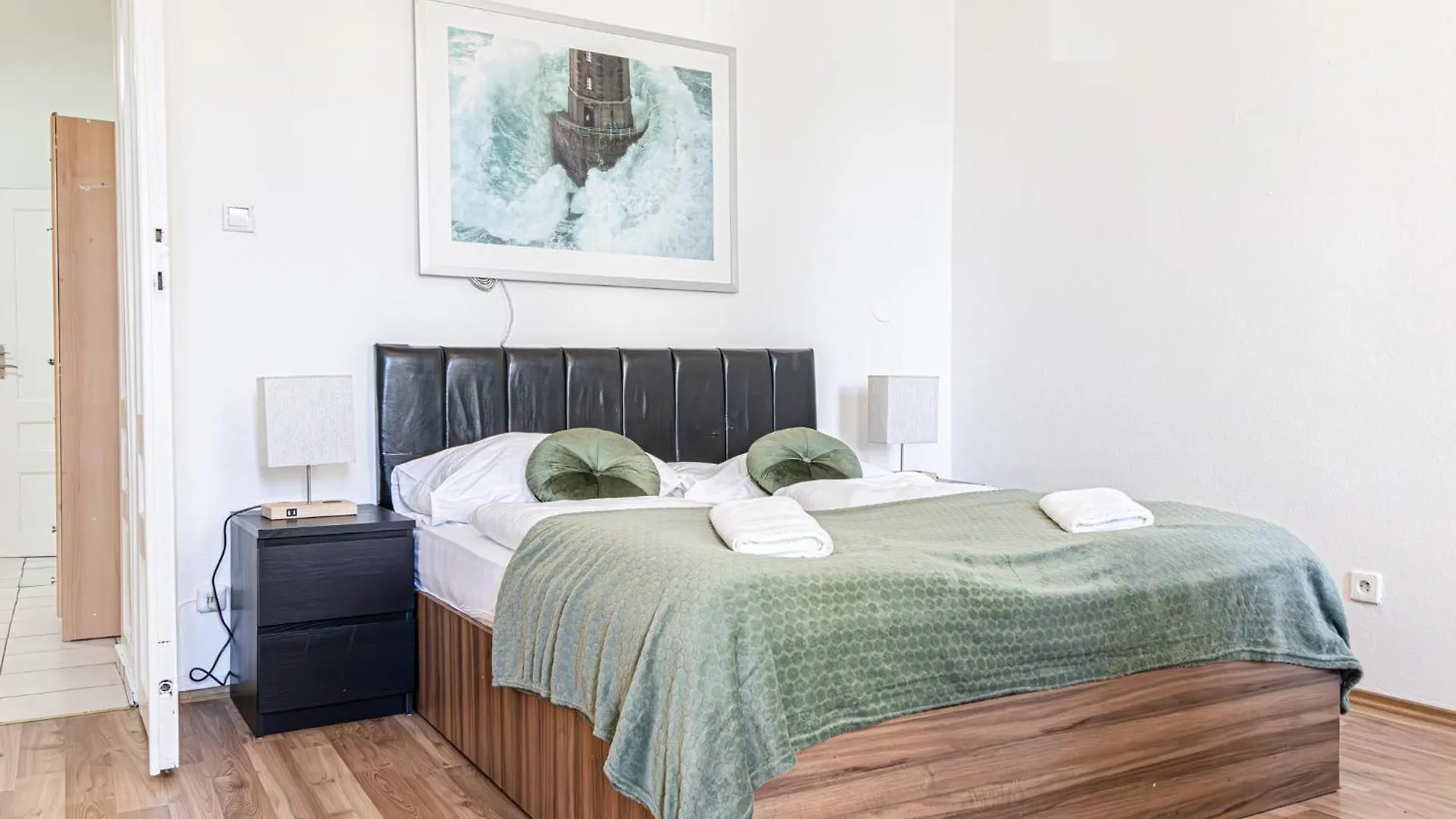 Chic Rooms In Shared 2Br Apartment For Long Stays - 15 Min To Center Vienna 0*,  Austria
